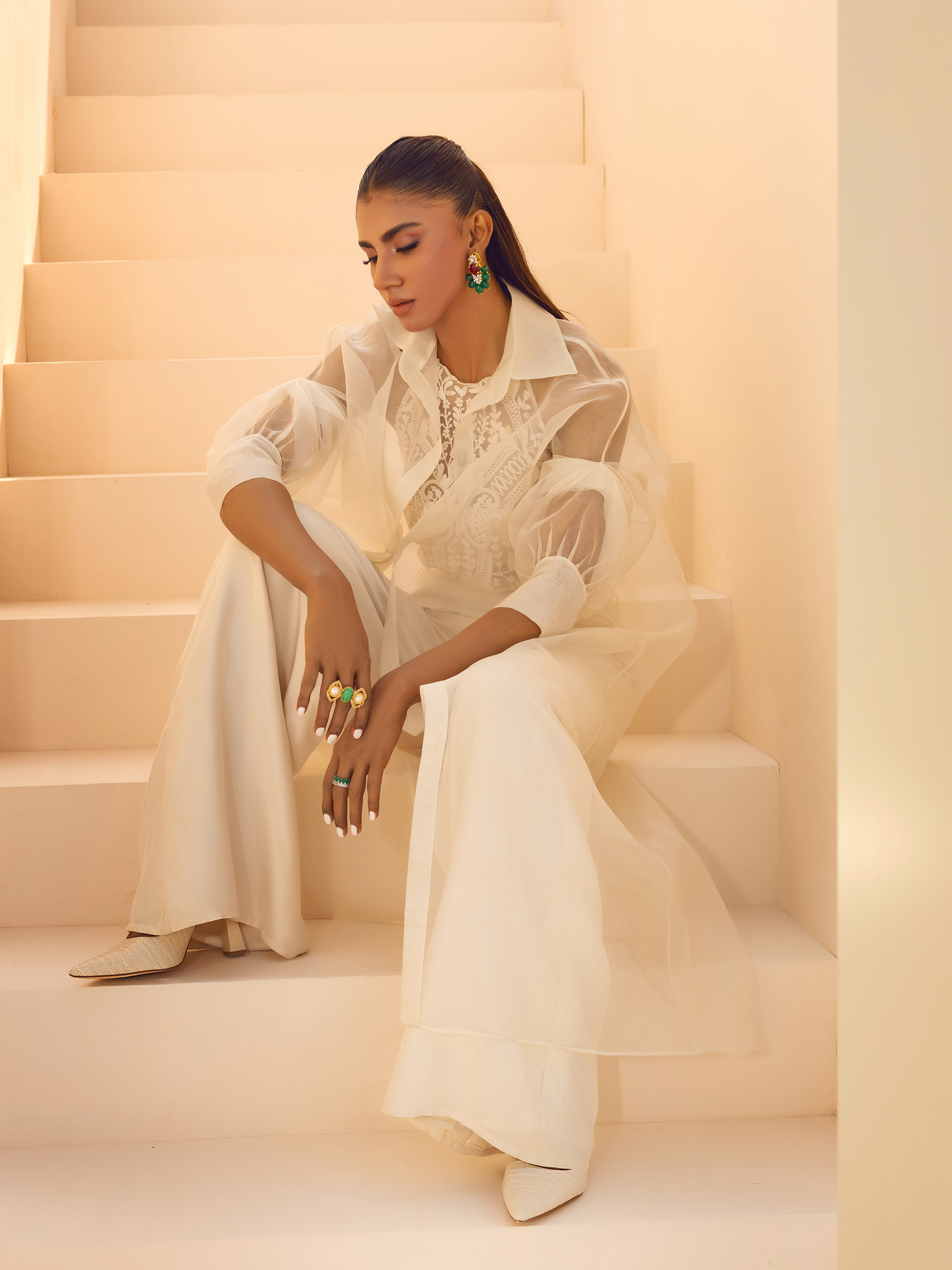 Mara - White - Image 2