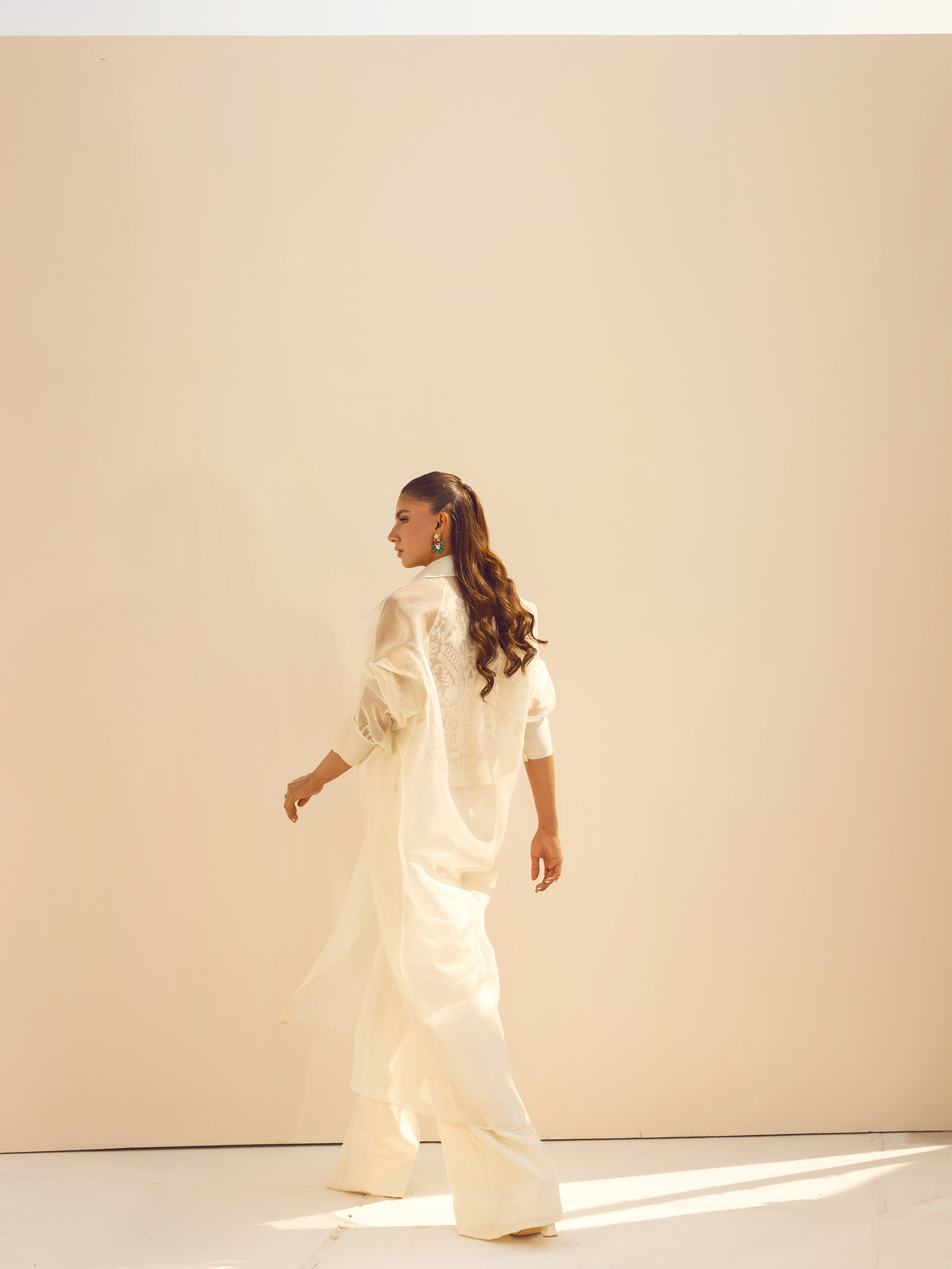 Mara - White - Image 4