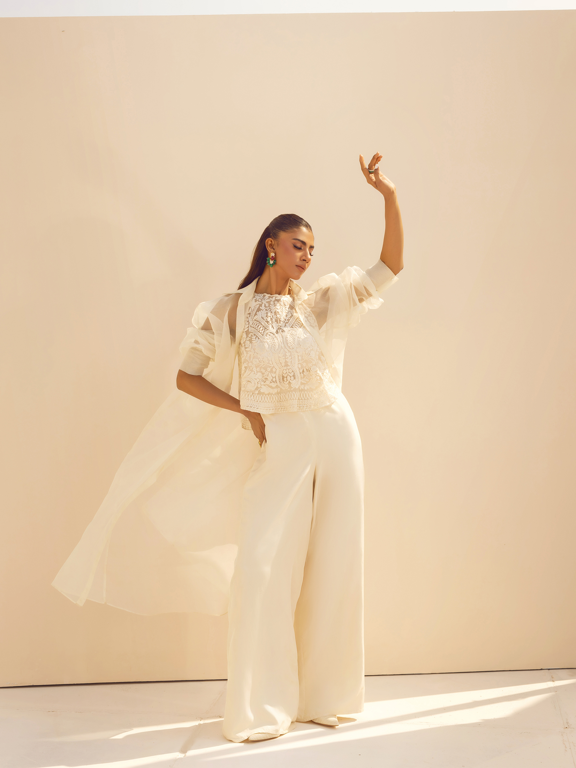 Mara - White