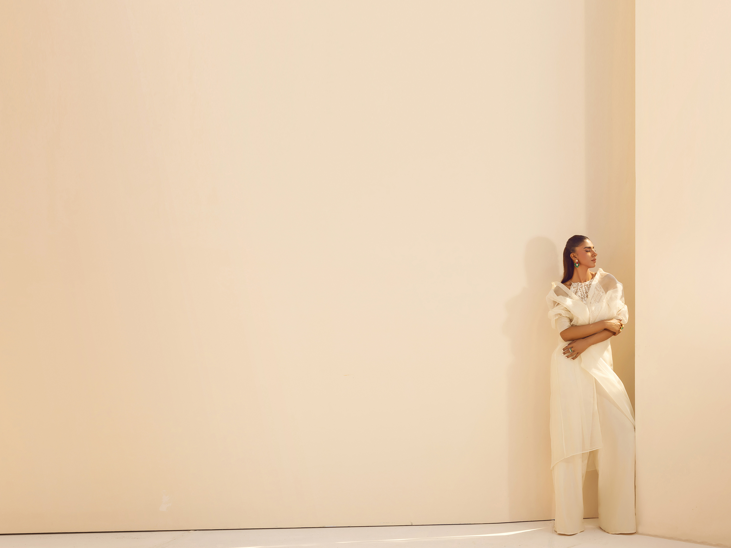 Mara - White - Image 5
